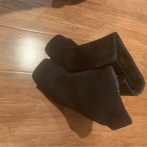 Fashion nova 4 inch block heels size 11. Velvet open toe. Brand new